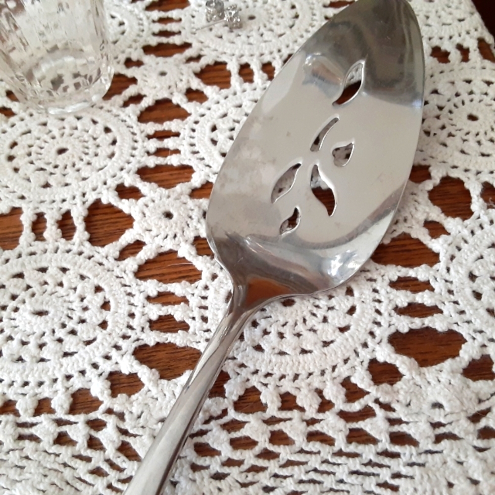 Oneida 1980s My Rose Pierced Pie Cake Server